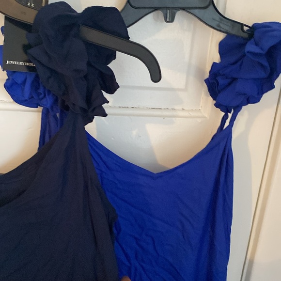 I have two Maxis that I bought from Dillards. They were 129 each - Picture 3 of 4